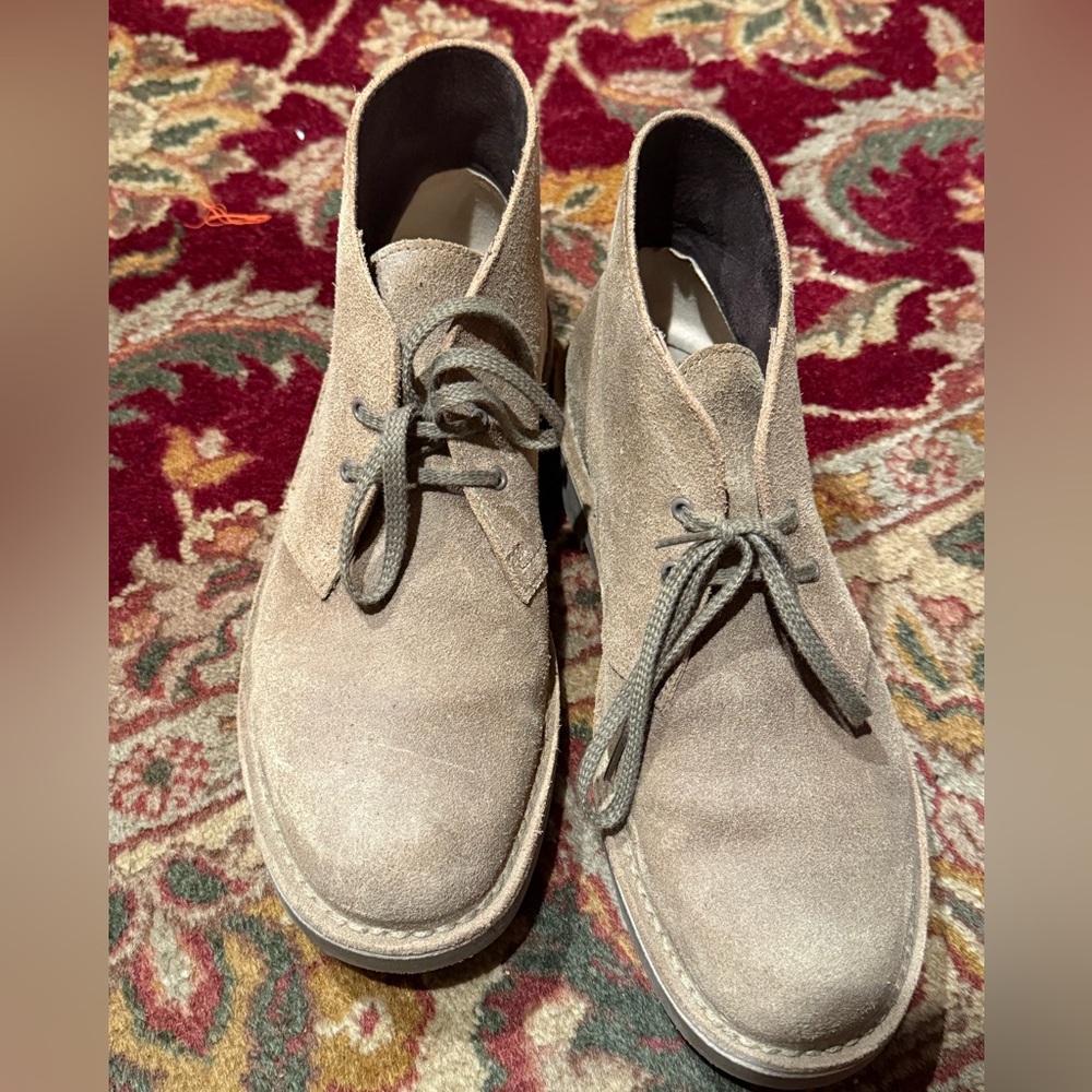 Clarks Bushacre 2 Chukka in taupe suede